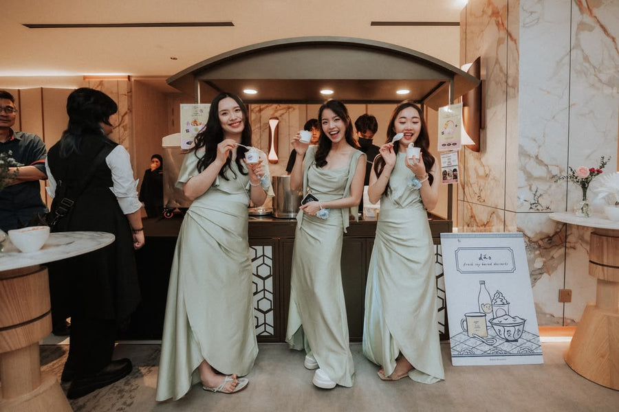 Bridal party at the cart